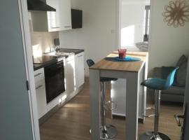 Appartement calme, hotelli, jossa on pysäköintimahdollisuus kohteessa Saint-Maixent-lʼÉcole