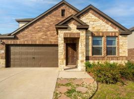 Modern 5 Bedroom with access to community pool, hytte i Austin