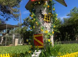 Malou Garden House Near The Beach, hotel in Glífa