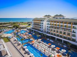Port Nature Luxury Resort, hotel con parking en Belek