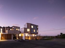 Esplanade Beach House - Christchurch Holiday Homes, hotell med parkeringsplass i Christchurch