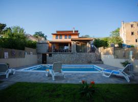 Villa Enjoy XL, luksushotelli kohteessa Mostar