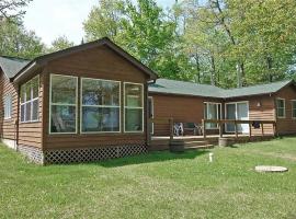 Chippewa Flowage Lake House, vacation home in Couderay