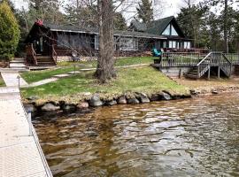 Grand Pines Cabin Number 2, semesterhus i Hayward