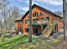 Lazy Dog Lodge on Minong Flowage, hotel with parking in Minong