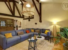 Gîte historique au cœur du Parc du Pilat – 14 pers, 3 ch, 3 sdb, wifi, jardin, animaux acceptés - FR-1-496-136