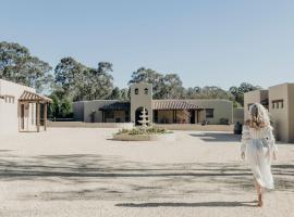 Casa La Vina Villas Pokolbin, hotel cerca de Bodega Hope Estate, Pokolbin