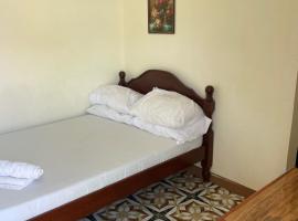 Glorias Travelers Inn, Hotel in San Marcelino
