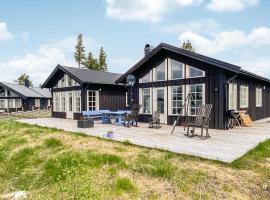 4 Bedroom Nice Home In Tisleidalen, hotel with parking in Golsfjellet