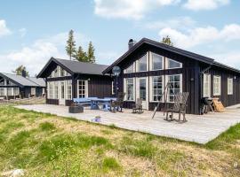 Awesome Home In Tisleidalen With Wifi And 4 Bedrooms, hotel with parking in Golsfjellet