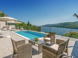Stunning Home In Rabac With 4 Bedrooms, Wifi And Outdoor Swimming Pool, nyaraló Rabacban