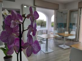 Shekhinah Bed and Breakfast Home Restaurant, hotel di Maruggio