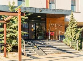 IMPIQ Hotel، فندق في ترنافا