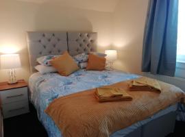 Carvetii - Walter House - First floor flat sleeps 6, self catering accommodation in Leslie