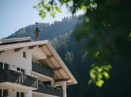 Hotel Fronza, hótel í Lutago