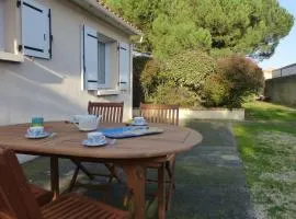 Maison à 2 km de la plage avec terrasse, jardin et garage à Brem-sur-Mer - FR-1-224A-27