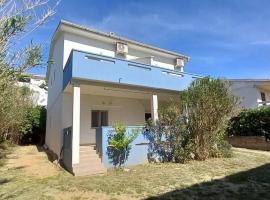 Apartments MaRo, hotel in Pag