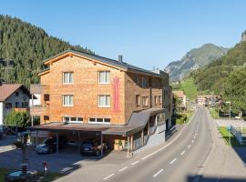 Chalet in der Alpine Lodge Klösterle am Arlberg โรงแรมในKlösterle am Arlberg