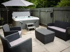 Woodside Hot Tub Retreat