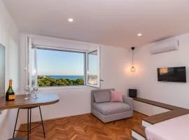 TOP FLOOR MODERN APARTMENT WITH INCREDIBLE VIEWS