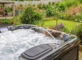 Luxury Spa Home With Hot Tub Sauna And Pool Table, holiday home in Chesterfield