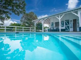 Magnifique villa avec piscine vue sur mer, hótel í Le Vauclin