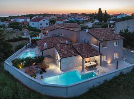 Vila Una with private pool near Rovinj - open 2022, מלון עם חניה ברובינסקו סלו