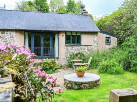 The Bothy - a cosy little rustic barn, hotell i Parracombe