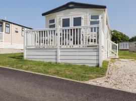 Finch 25 - Meadow Lakes Holiday Park, cottage in St Austell