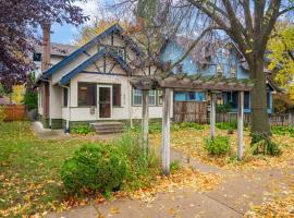 Lyndale Bungalow, отель в Миннеаполисе