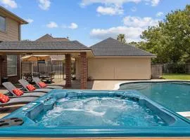 Upscale 4BR Cypress Home w Pool, Hot Tub, Theater, Sleeps 20