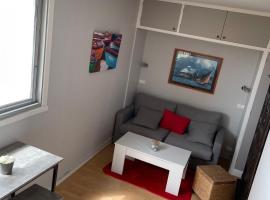Studio mit Parkplatz 100 m von den Abfahrtsstellen zu den Inseln entfernt, Hotel in Quiberon