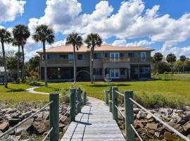 One of a Kind, two story, gated Halifax Riverfront, hotel dengan parking di South Daytona