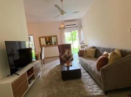 3 Bedroom Apartment, Ariyana Resort, orlofshús/-íbúð í Athurugiriya