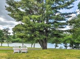 Ocean Inlet Cottage with Deck and Grill!, hotel with parking in Harding