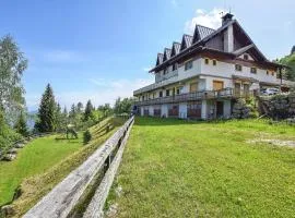 Gorgeous Apartment In Lamon With Wifi