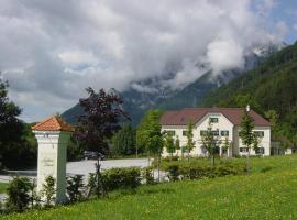 Schloss Gasthof Grimmingblick, hotel v destinaci Stainach