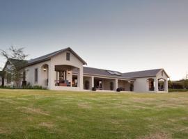Under Oaks Guest House, guest house in Paarl