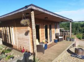 Peaceful Cabin Retreat in Skegby, hótel í Sutton in Ashfield