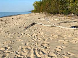 All the Waters Retro Home on Lake Michigan- Your Own PRIVATE BEACH, pet-friendly hotel in Benton Harbor