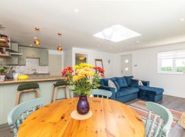 Beach, hills, food, scenic walks-The Kelp house., holiday home in Peacehaven