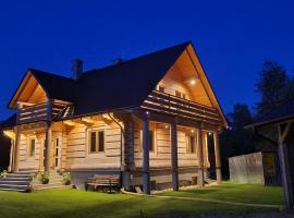 Drewniana chata – hotel w pobliżu miejsca Jezioro Hańcza 