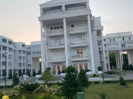 Private Seaside Apartment in Grand Europa Complex Velipoja, Hotel in Velipoja