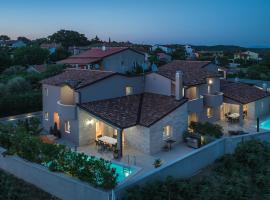 Vila Vanesa with private pool near Rovinj - open 2022, מלון עם חניה ברובינסקו סלו