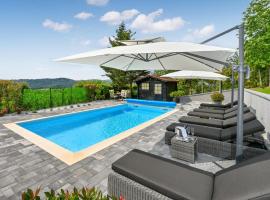 Novi Marof에 위치한 주차 가능한 호텔 Awesome Home In Novi Marof With Outdoor Swimming Pool