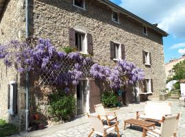 Un Jardin Secret, pet-friendly hotel in Yzeron