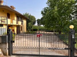 Paola House, hotel v destinaci Lonato