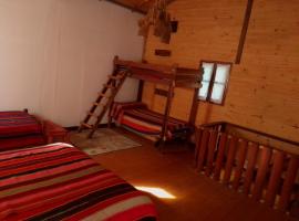 Cabañas Río Los Nogales, hotel in Yala