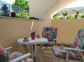 70 m from the sea cozy spacious studio, hotel sa Melission
