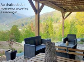 Au chalet de JO avec accès à l'espace piscine et jacuzzi, cabin in Muhlbach-sur-Munster